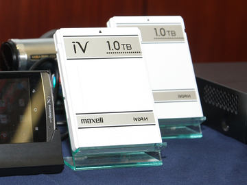 マクセル、1TB HDD内蔵/スマホ連携対応のiVDRレコーダ - AV Watch