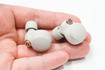 鬼滅の刃」コラボウォークマン&イヤフォンに“宇随天元”デザイン追加