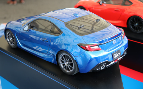 タミヤ、新型「GR 86」「BRZ」のRCカーを初展示 メーカーも開発に協力