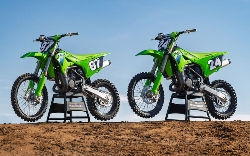 カワサキ、若手ライダー向けモトクロスバイク新型「KX112」「KX85