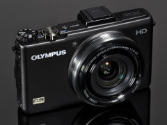 オリンパス、F1.8レンズ搭載の高級コンパクト「XZ-1」を海外発表