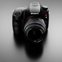 ソニー、“24Mピクセル” “10コマ/秒”のエントリークラス「α65