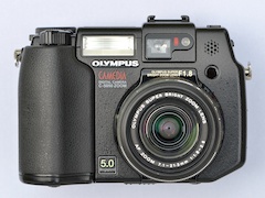オールドデジカメの凱旋：オリンパスCAMEDIA C-5050 ZOOM（2002年
