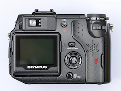 オールドデジカメの凱旋：オリンパスCAMEDIA C-5050 ZOOM（2002年