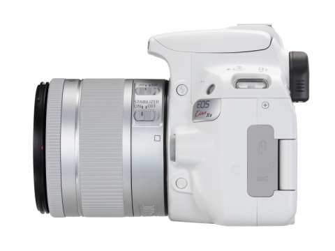 キヤノン、小型ボディ+バリアングル液晶の「EOS Kiss X9」 - デジカメ