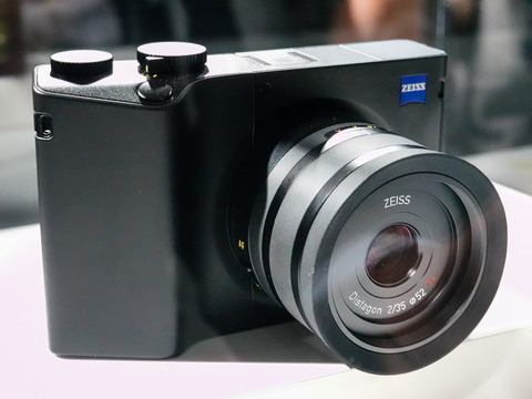 フォトキナ】ZEISSの35mmフルサイズ機「ZX1」詳報 - デジカメ Watch