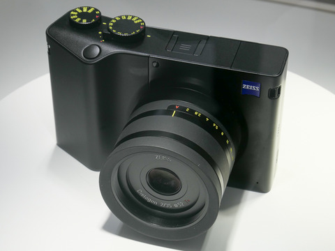 イベントレポート】【CP+2019】Lightroom CC搭載フルサイズ機「ZEISS