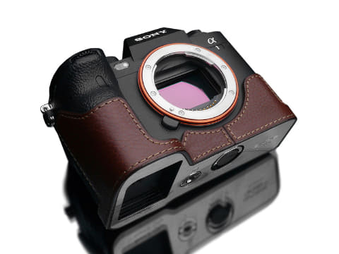 GARIZ、ソニーα1用のレザーカメラケース。ブラックとブラウンの2色を
