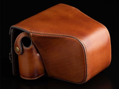 KAZA、アウターケース付きの「ライカQ2」用レザーケース。ブラウン