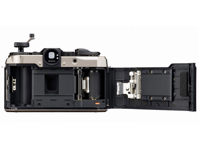 2024年のいま誕生したフィルムカメラの新製品「PENTAX 17」 - デジカメ