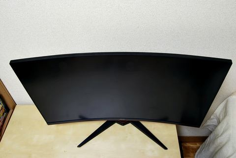 曲面パネルで勝つ!! リフレッシュレート144Hz、応答速度1msのハイ