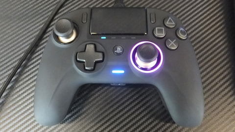 PS4対応「レボリューション アンリミテッド プロコントローラー」実機