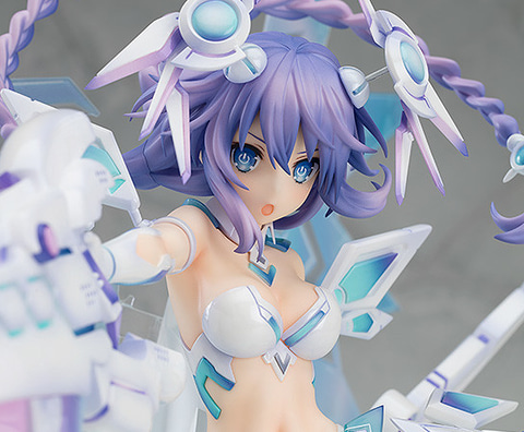 露出度も攻撃力も高い！ 「ネプテューヌ」より「パープルハート」の