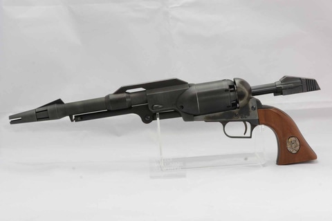 夢が叶った！ 「銀河鉄道999」に登場する戦士の銃の“本物”を手にした