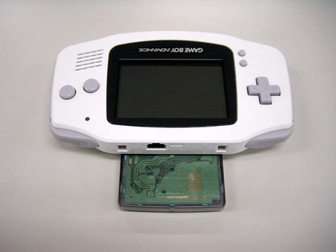 ゲームボーイアドバンス」は3月21日で21周年！ 様々なカラー