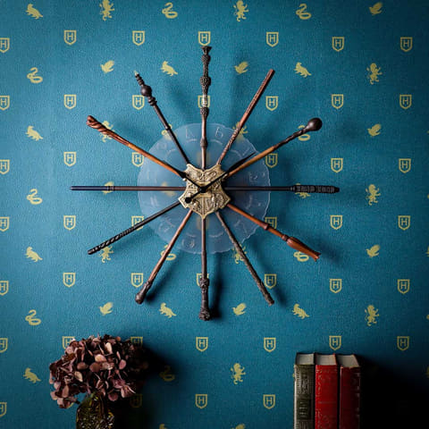 ハリー・ポッター」ダンブルドアやスネイプら12人の杖デザイン壁掛け