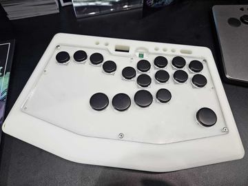 薄型マイクロスイッチ採用のレバーレスアケコン「Rushbox Click」が