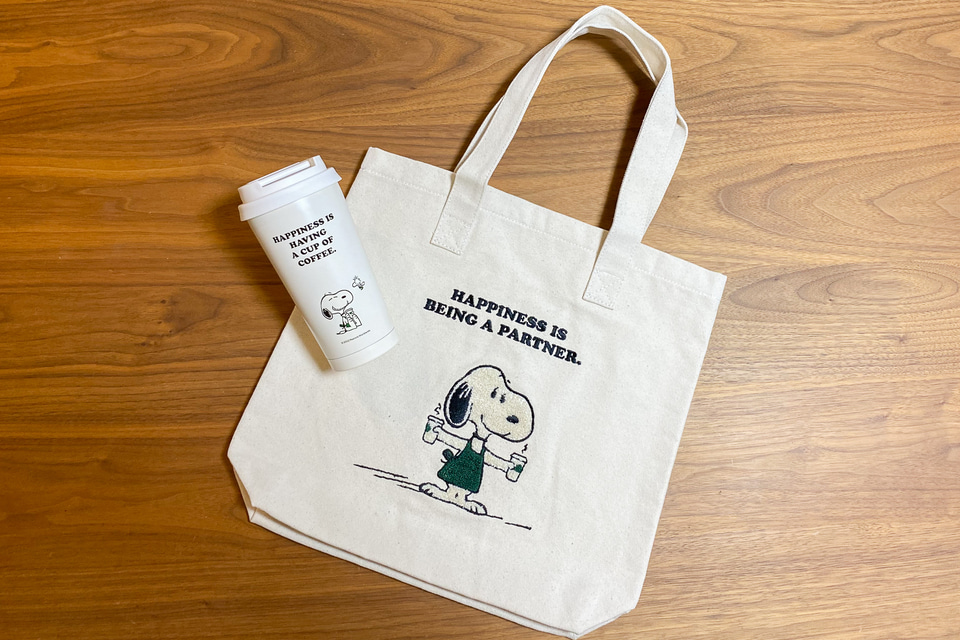 祝！スターバックス「PEANUTS」と初コラボ。ふさふさかわいい