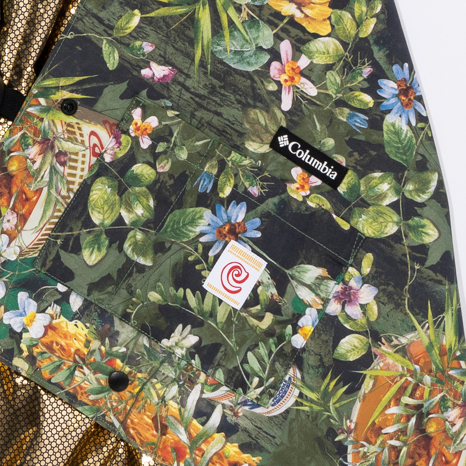 Columbia「カップヌードル」とコラボした「ブランケットポンチョ