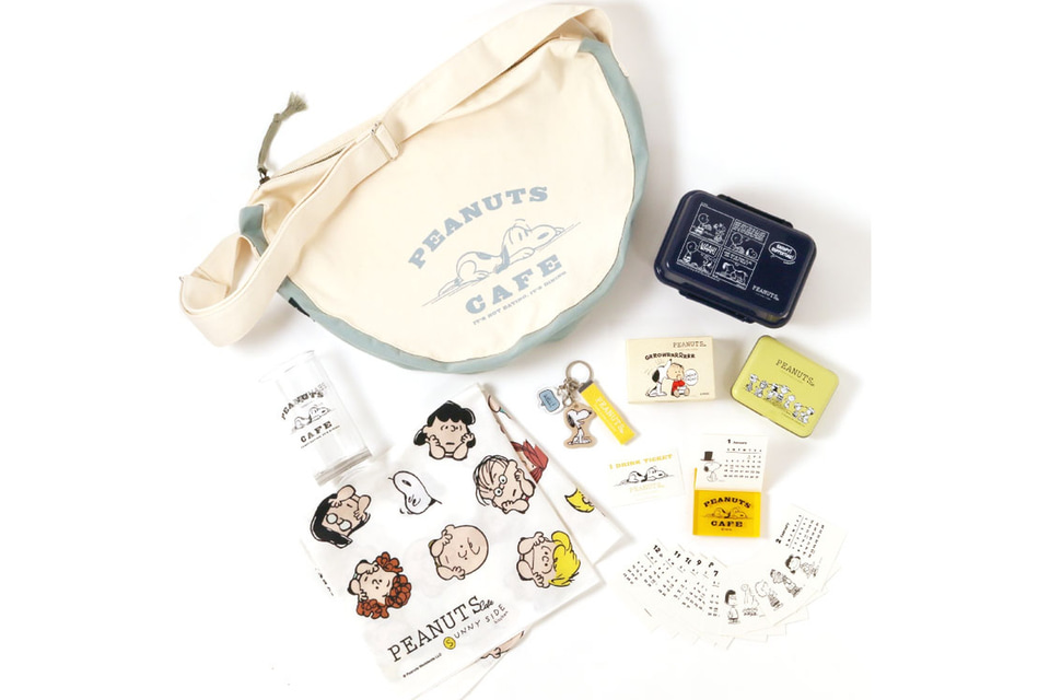 PEANUTS Cafe、スヌーピーの限定バッグにグッズを詰め合わせた「2026