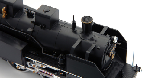 街頭インタビューでおなじみ、新橋のSLがプラモデルに！ マイクロ