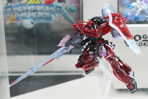 特別企画】【ガンダムベース撮り下ろし】レッドクリアが映える！ 「MG