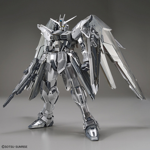 ガンプラ「MG 1/100 フリーダムガンダム Ver.2.0」がシルバーメッキの