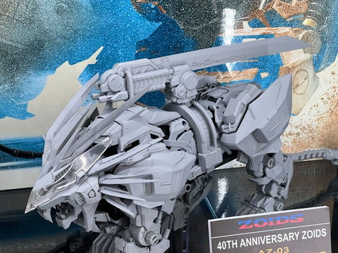 ゾイド40周年記念商品「AZ-03 ムラサメライガー」の原型見本が展示