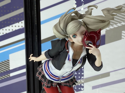 ペルソナ5 ザ・ロイヤル」より高巻杏・新島真の制服姿と佐倉双葉の怪盗