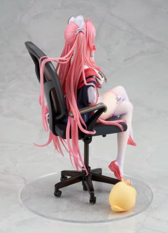 アズールレーン」より胸元が大胆に開けたセクシーなナース姿の