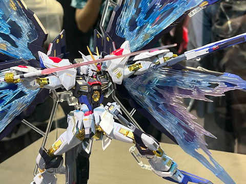 激突する2つの光の翼！ 「METAL BUILDストライクフリーダム