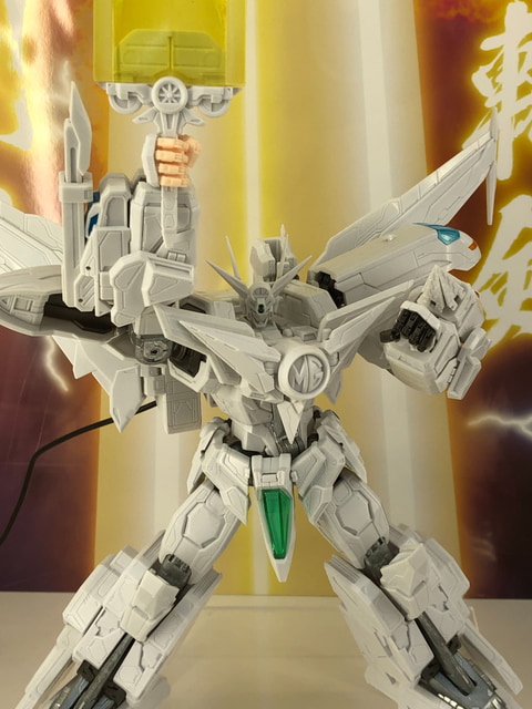 勇者特急マイトガイン」より「グレートマイトガイン」がAMAKUNIから