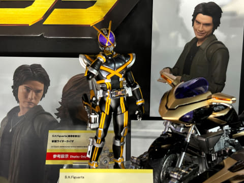 仮面ライダー555」より「乾巧」、「草加雅人」などが展示！ 「カイザ