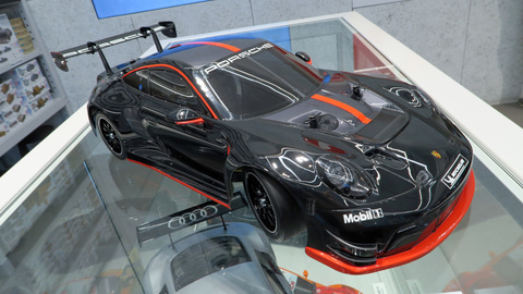 特別企画】【タミヤ撮り下ろし】「1/10RC ポルシェ 911 GT3 R (992