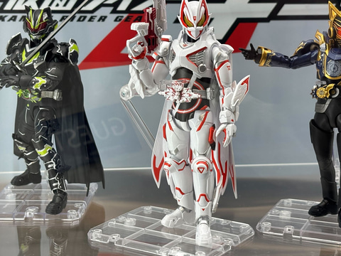仮面ライダーギーツ」より可動フィギュア「S.H.Figuarts 仮面