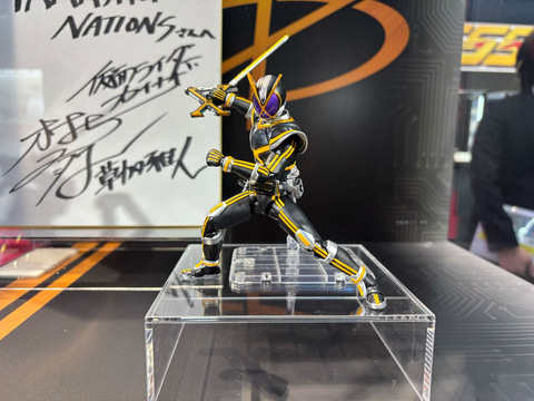 仮面ライダー555」より「仮面ライダーカイザ」が「S.H.Figuarts」で