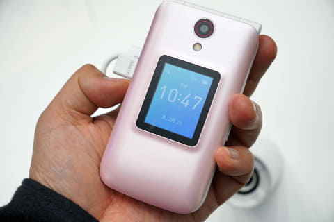 2024年のフィーチャーフォン 「アホ携帯」が生きる道【石野純也の