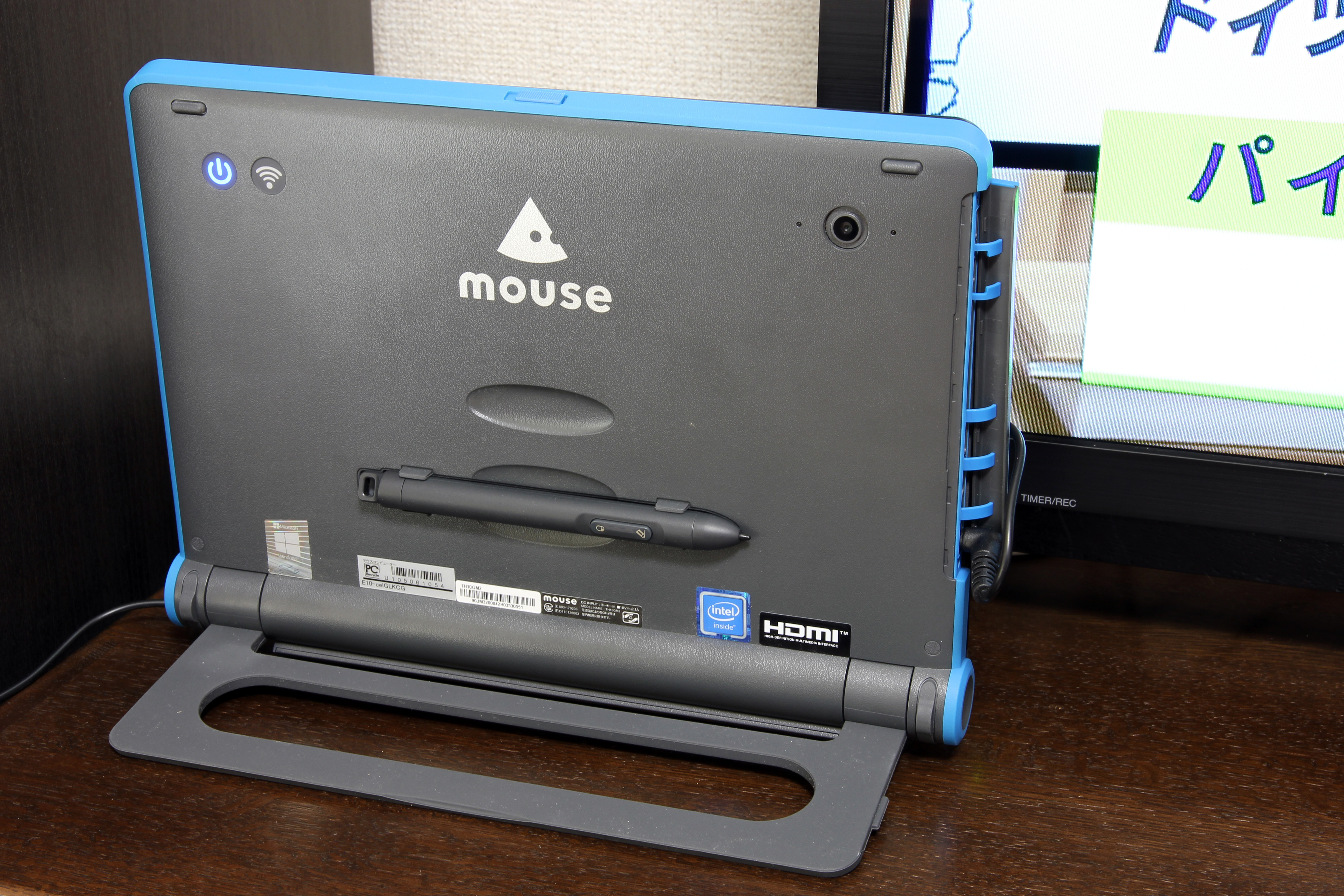 1万3000円でリビングTVがWindows環境に！ マウスの激安Winタブを試して