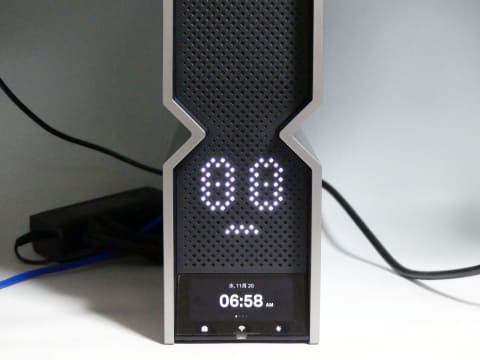 やりすぎ」が面白いWi-Fi 7ルーター！ クアッドバンドに前面