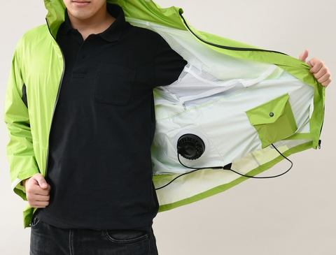 山善、ファン内蔵で雨水をしのぎつつ風を循環しムレを解消するレイン