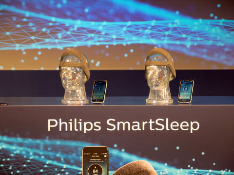 フィリップス、眠りの質を高めてくれる「SmartSleep」ヘッドバンド