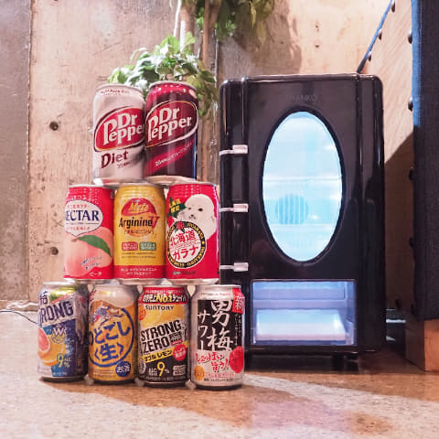 サンコー、9本の缶を保冷/保温できるペルチェ式「俺の自販機 HOT&COOL