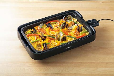 象印、パエリアやすき焼きも調理しやすい深さのホットプレート「やき