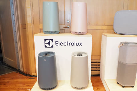 エレクトロラックス、壁掛けできるスリムな空気清浄機。サブスクも