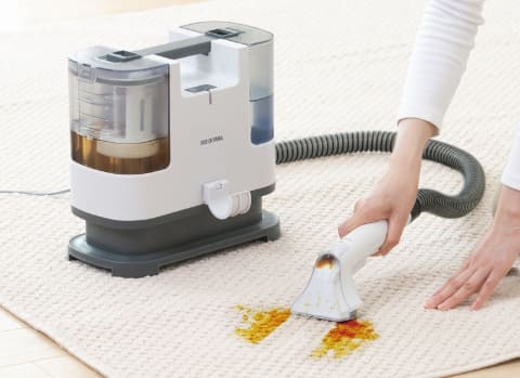 アイリスオーヤマ、カーペットやソファの汚れを洗える布用クリーナー