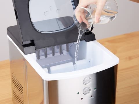 最短6分で氷が作れる、家庭用製氷機 - 家電 Watch