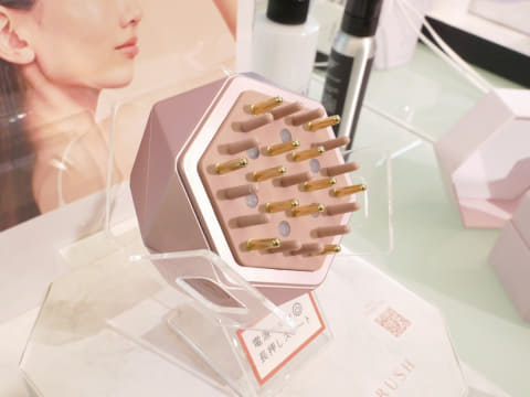 アテックス、電極ブラシで頭皮から脚まで全身ほぐせる美容家電 - 家電