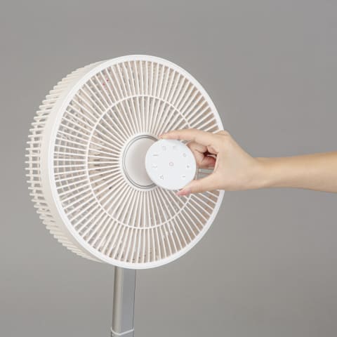 ニトリ、超コンパクトに折り畳めるコードレス扇風機 - 家電 Watch