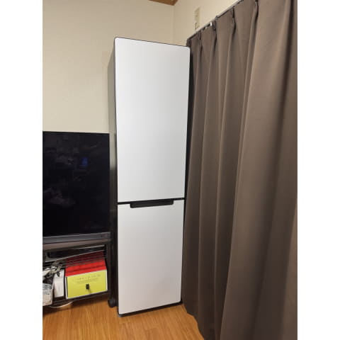 スリムなセカンド冷蔵庫が日本酒の備蓄に活躍! 着せ替えてリビングにも