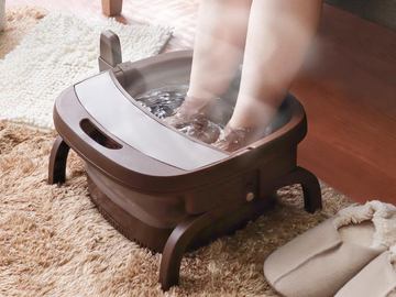 自宅で足湯「折り畳み式フットバス」。バブル効果でリラックス - 家電